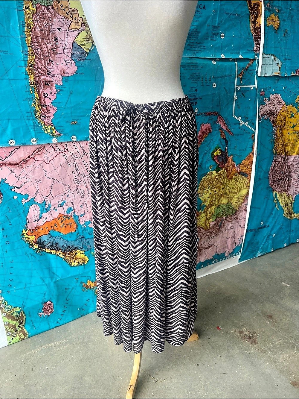 Orvis Geometric Midi Skirt in Brown & White Size Medium